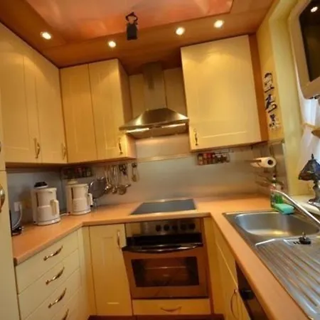 Haus Komoran بيت للعطل *
